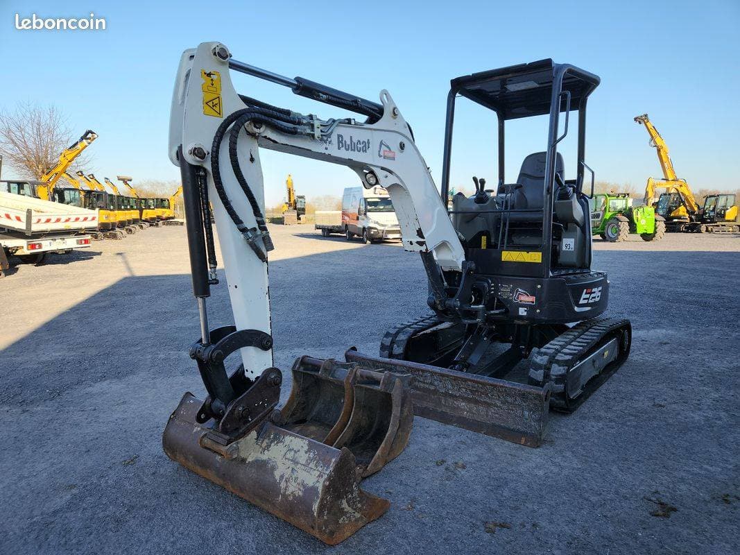 Mini-pelle Bobcat E26